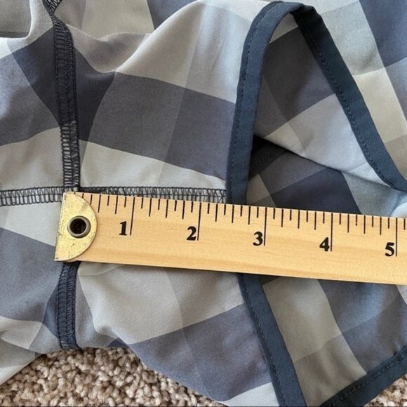 lululemon Speed Shorts Wet Dry Warm Lined Gray Plaid 25" inseam Size 6 - Picture 4 of 4